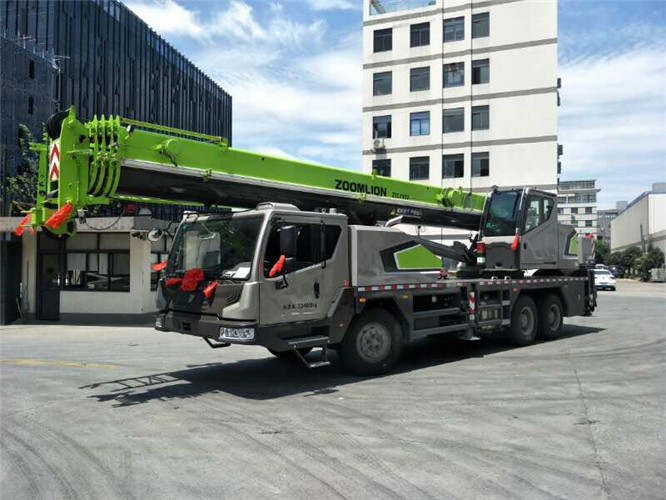 江都区跨街广告牌的高空安装注意事项
